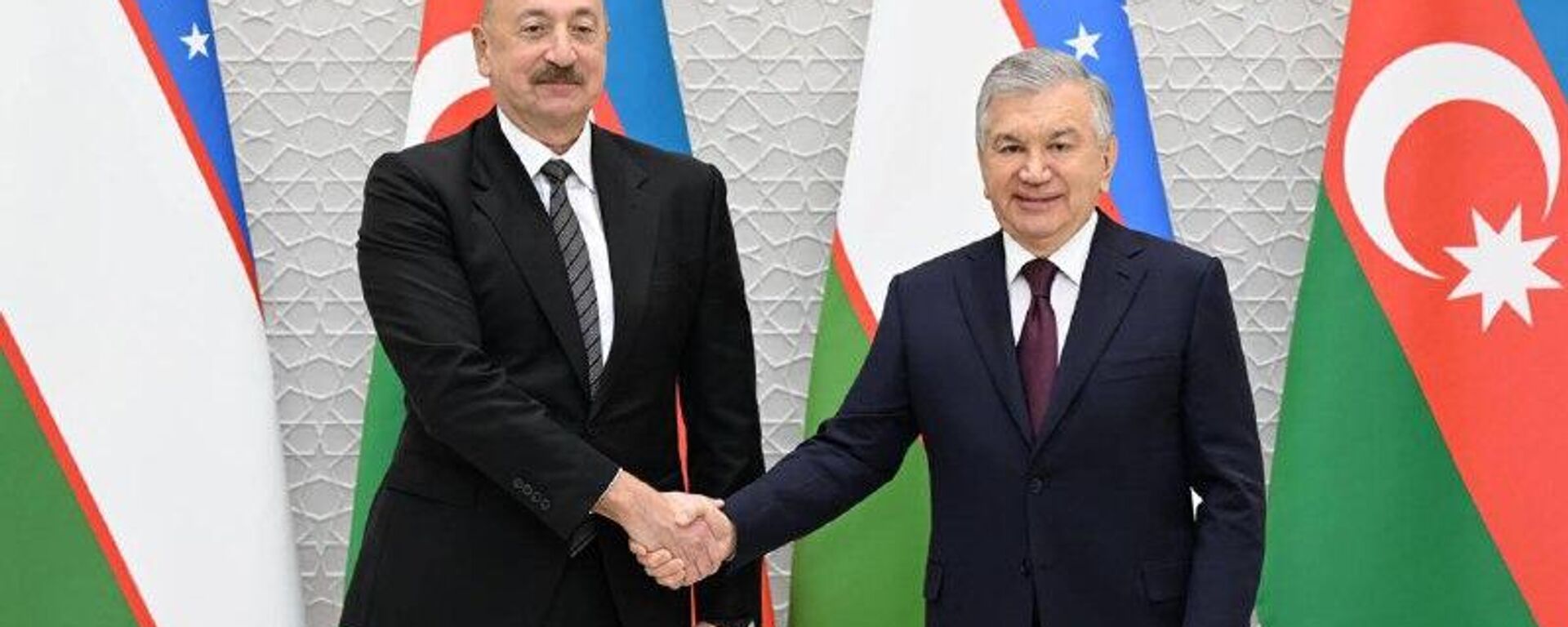 Шавкат Мирзиёев встретился с Ильхамом Алиевым - Sputnik Ўзбекистон, 1920, 15.11.2025