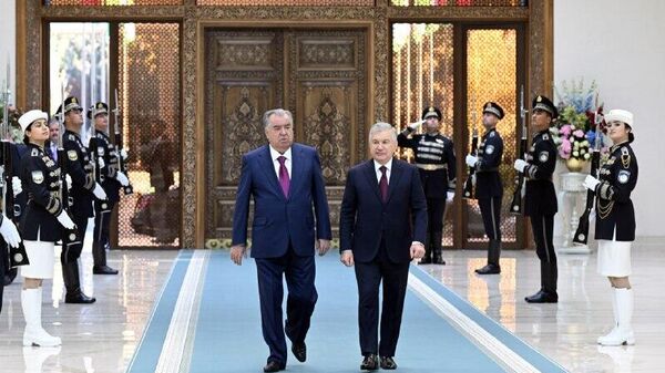 Глава Узбекистана встретился с главой Таджикистана - Sputnik Узбекистан