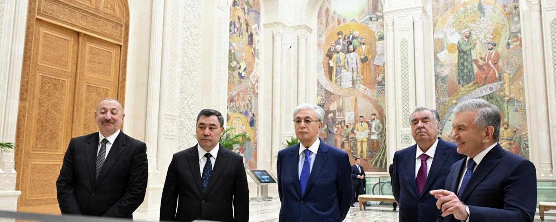 Prezidentlar Islom sivilizatsiyasi markaziga tashrif buyurdi - Sputnik O‘zbekiston, 1920, 15.11.2025