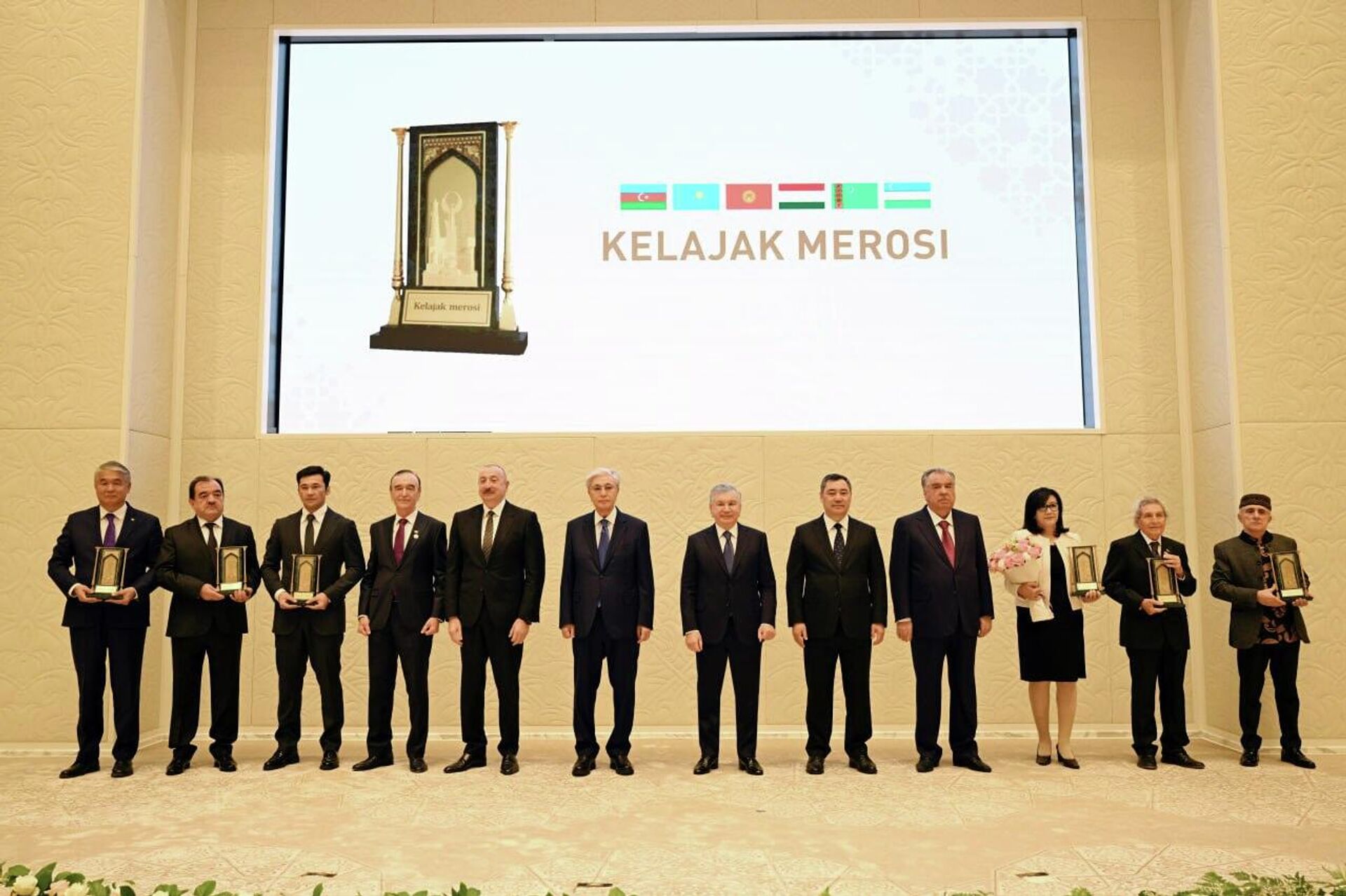 Состоялось награждение победителей премии “Келажак мероси” Состоялось награждение победителей премии “Келажак мероси” - Sputnik Узбекистан, 1920, 16.11.2025