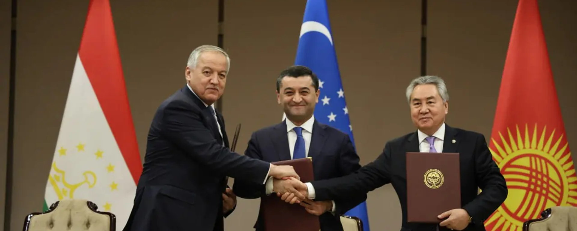 Узбекистан, Кыргызстан и Таджикистан официально ратифицировали соглашение о границах - Sputnik Ўзбекистон, 1920, 16.11.2025
