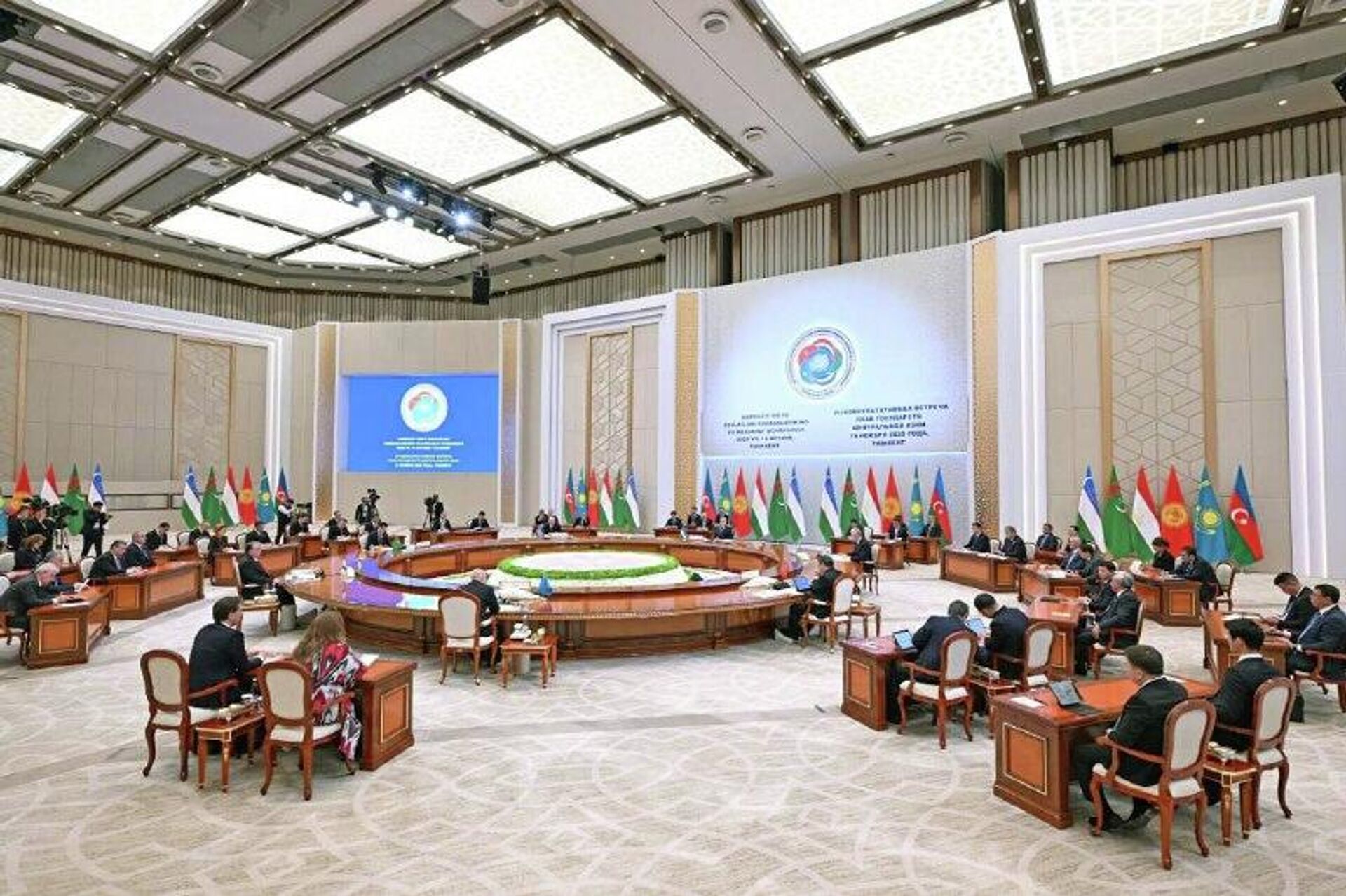 Шавкат Мирзиёев озвучил ключевые направления развития Центральной Азии Шавкат Мирзиёев озвучил ключевые направления развития Центральной Азии - Sputnik Узбекистан, 1920, 16.11.2025