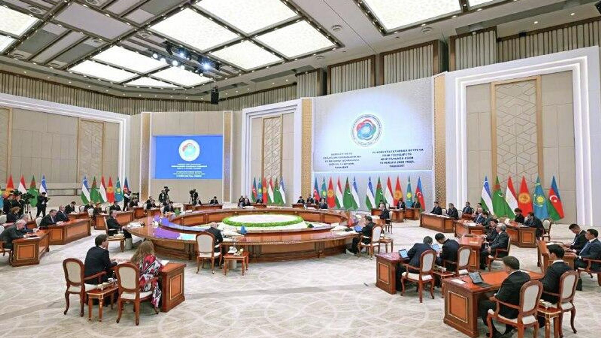 Шавкат Мирзиёев озвучил ключевые направления развития Центральной Азии Шавкат Мирзиёев озвучил ключевые направления развития Центральной Азии - Sputnik Узбекистан, 1920, 16.11.2025