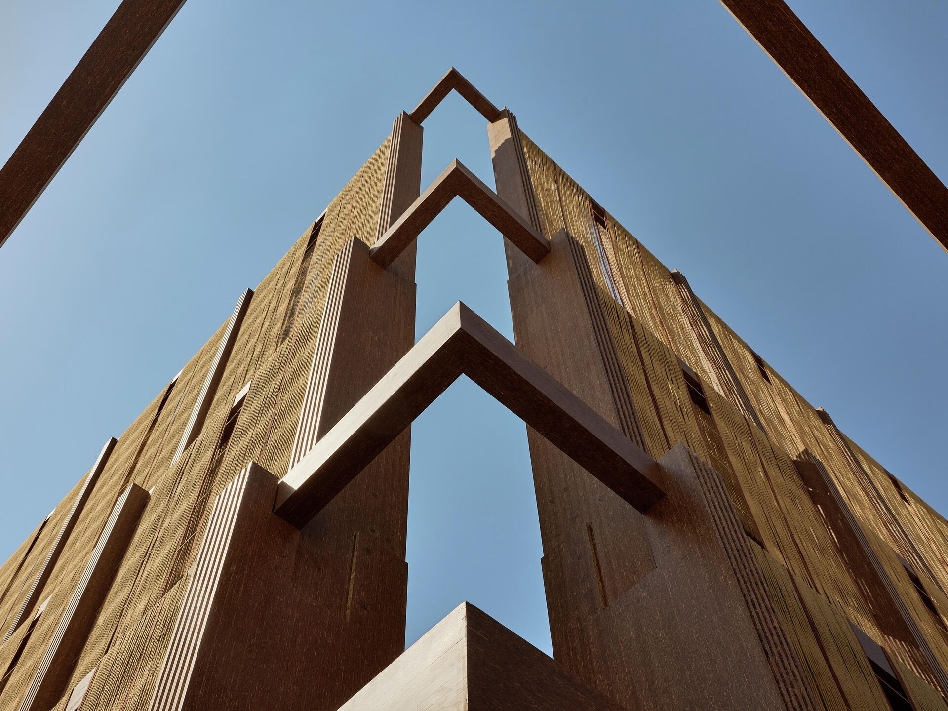 В Бухаре подходит к завершению первая в Узбекистане международная биеннале искусства В Бухаре подходит к завершению первая в Узбекистане международная биеннале искусства - Sputnik Ўзбекистон, 1920, 18.11.2025