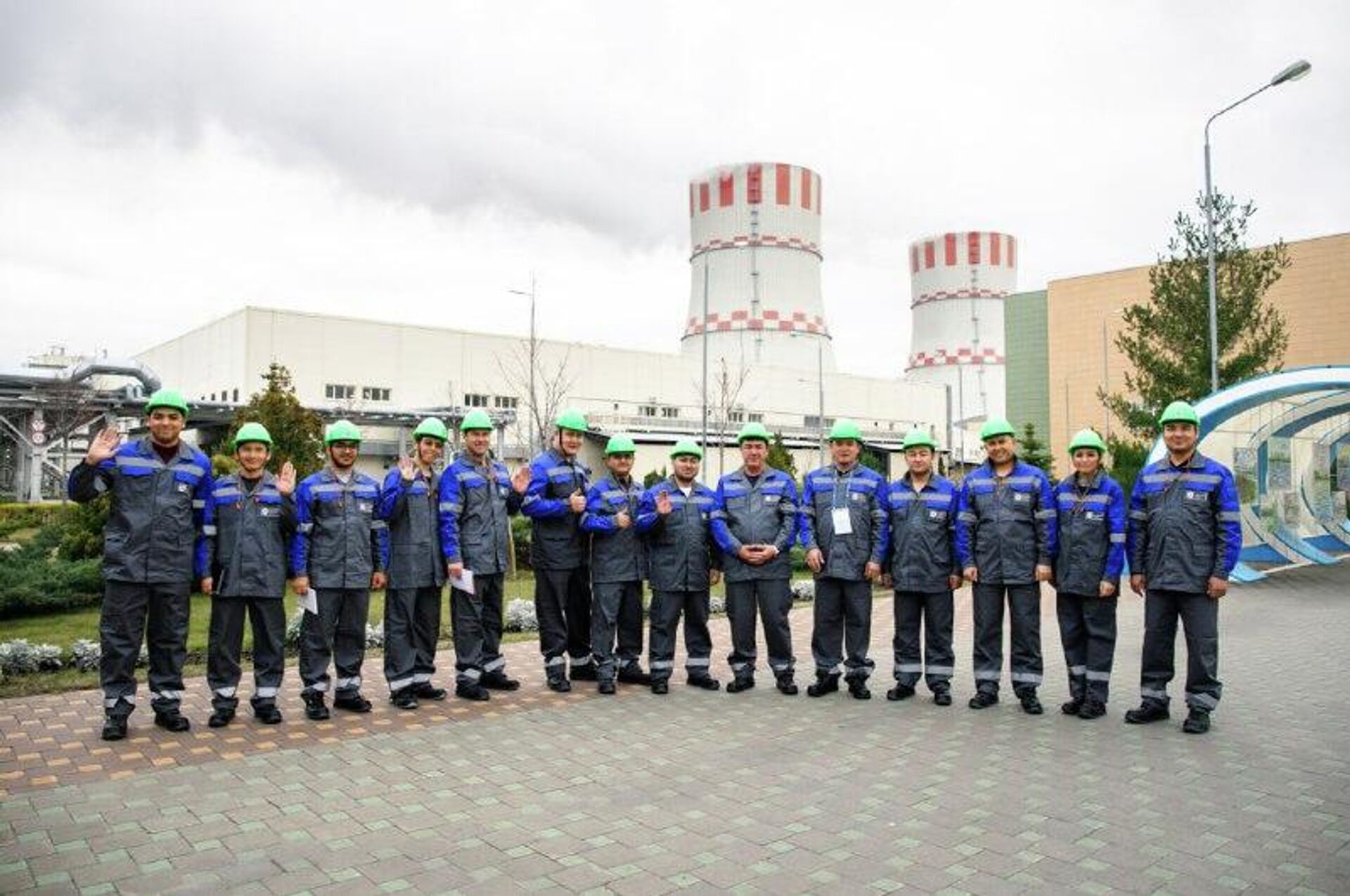 Spetsialisti Novovoronejskoy AES podelilis s yadershikami Uzbekistana opitom organizatsii texobslujivaniya i remonta energoblokov - Sputnik O‘zbekiston, 1920, 18.11.2025