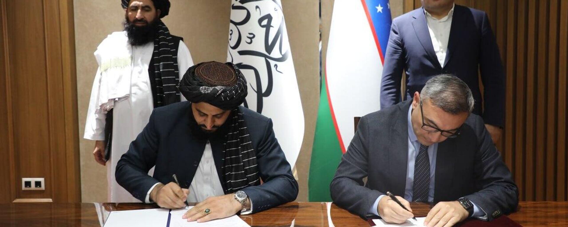 Uzbekistan podpisal soglashenie o postavkax elektroenergii v Afganistan v 2026 godu - Sputnik O‘zbekiston, 1920, 18.11.2025