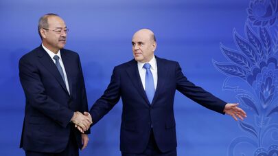 Председатель правительства РФ Михаил Мишустин и премьер-министр Узбекистана Абдулла Арипов (слева) 