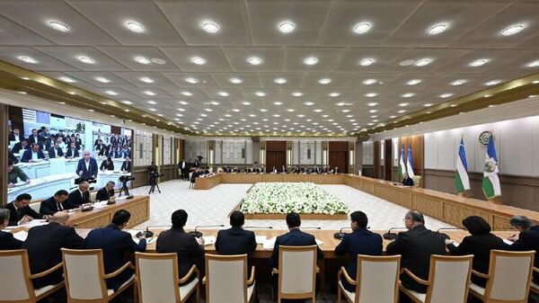 В Узбекистане областные хокимияты будут содействовать крупным компаниям из сфер общепита и торговли в открытии новых филиалов - Sputnik Узбекистан