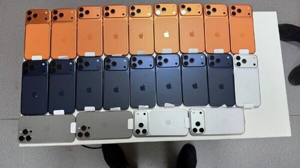 В Навоийской области таможенники задержали мужчину при попытке контрабанды 22 мобильных телефонов - Sputnik Узбекистан