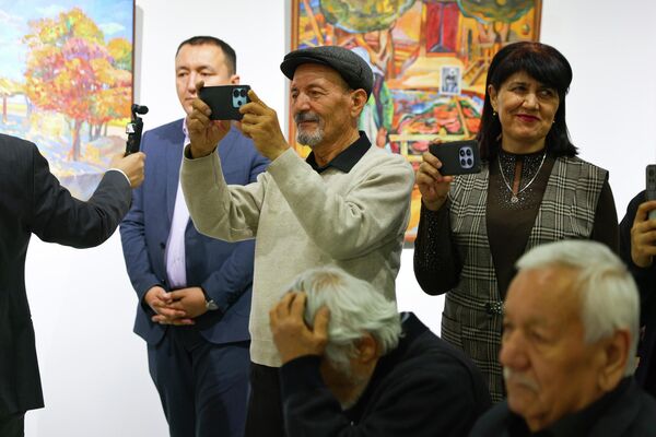 На открытии выставки хорезмских художников - Sputnik Узбекистан