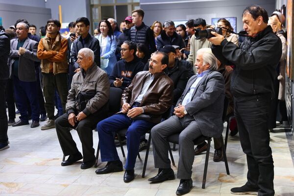 Ҳурматли кўргазма меҳмонлари - Sputnik Ўзбекистон