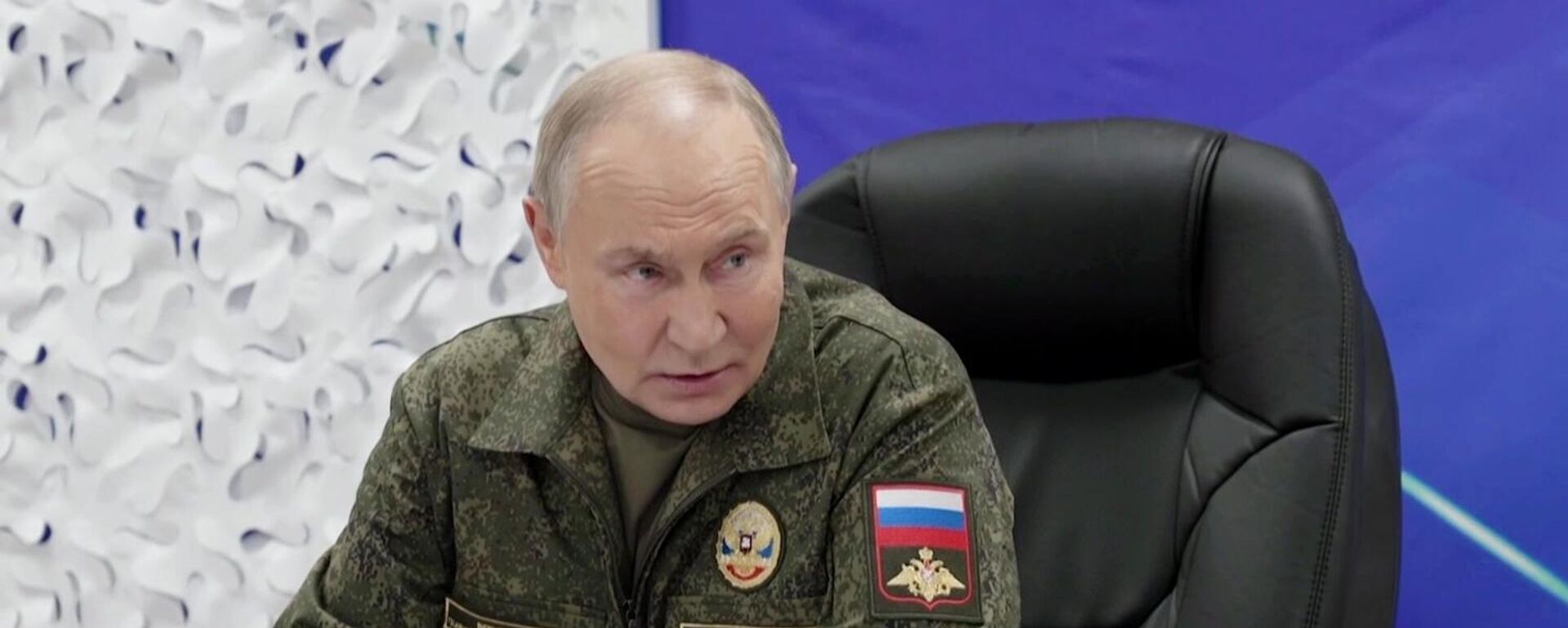 Президент РФ Владимир Путин посещает командный пункт группировки Запад  - Sputnik Узбекистан, 1920, 21.11.2025