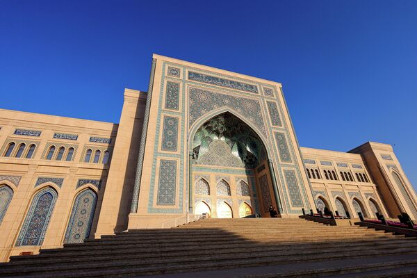 Бухарский портал центра исламской цивилизации на закате - Sputnik Узбекистан