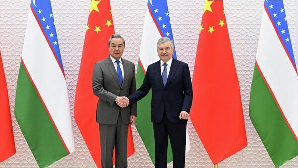 Prezident Uzbekistana Shavkat Mirziyoyev prinyal ministra inostrannix del Kitaya Van I - Sputnik O‘zbekiston