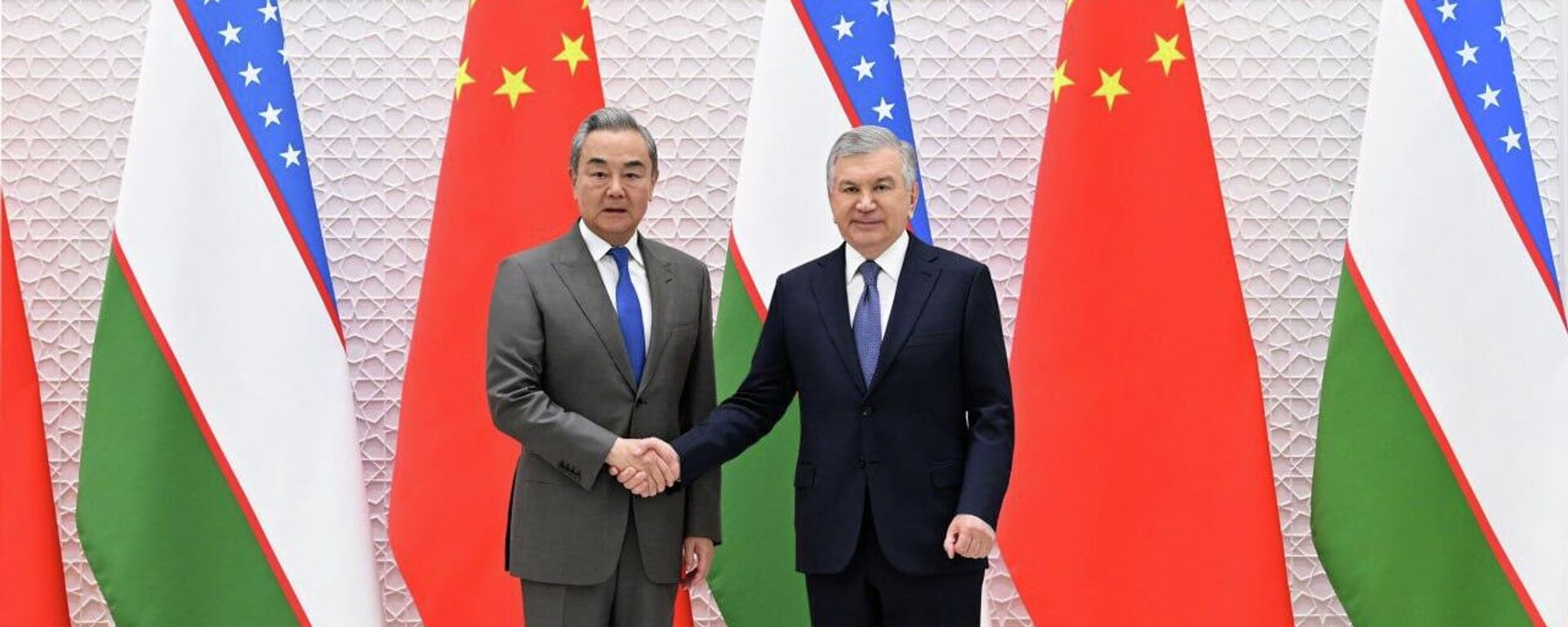 Prezident Uzbekistana Shavkat Mirziyoyev prinyal ministra inostrannix del Kitaya Van I - Sputnik O‘zbekiston, 1920, 21.11.2025