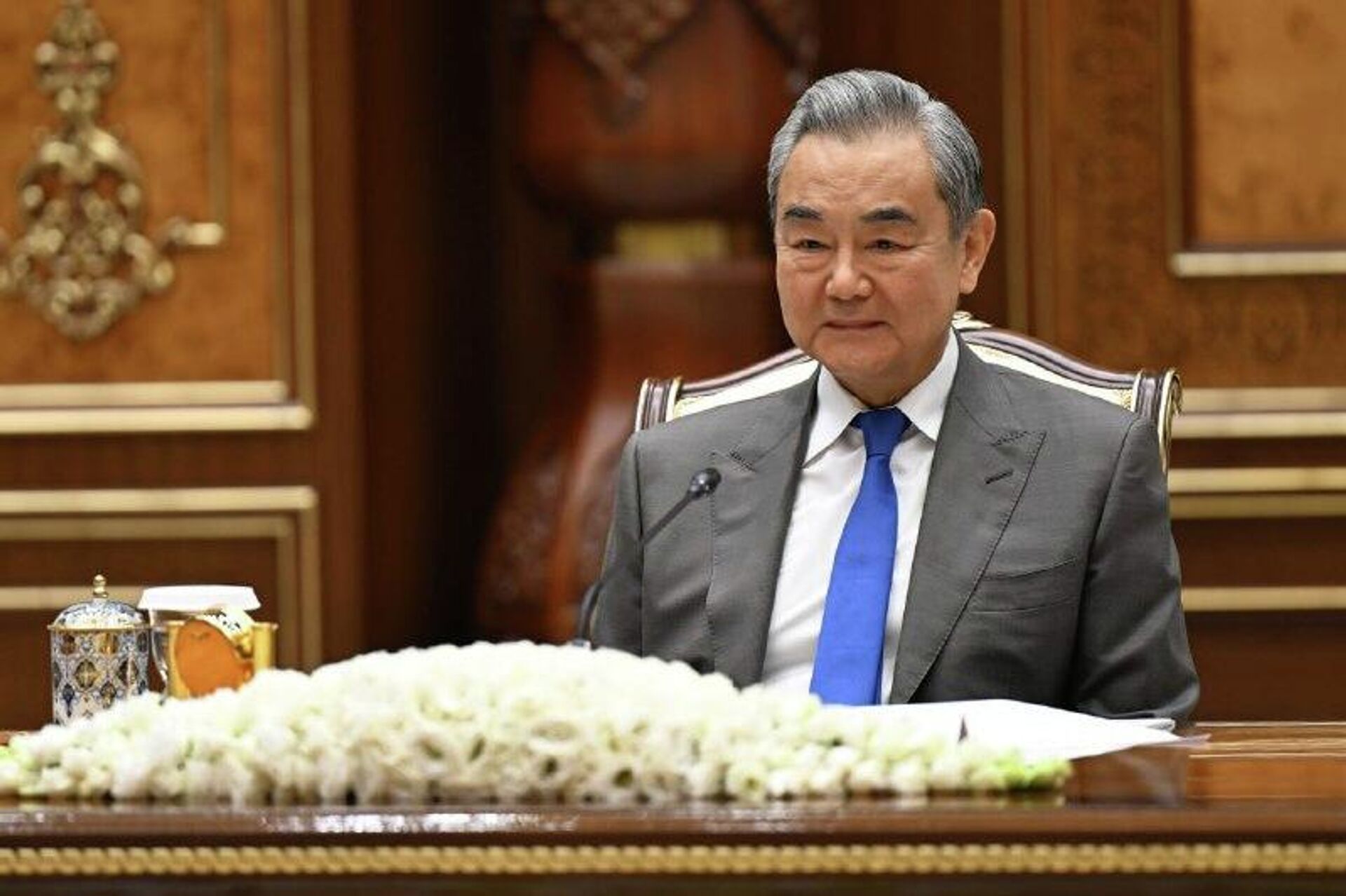 Президент Узбекистана встретился с главой МИД Китая в Ташкенте - Sputnik Узбекистан, 1920, 21.11.2025