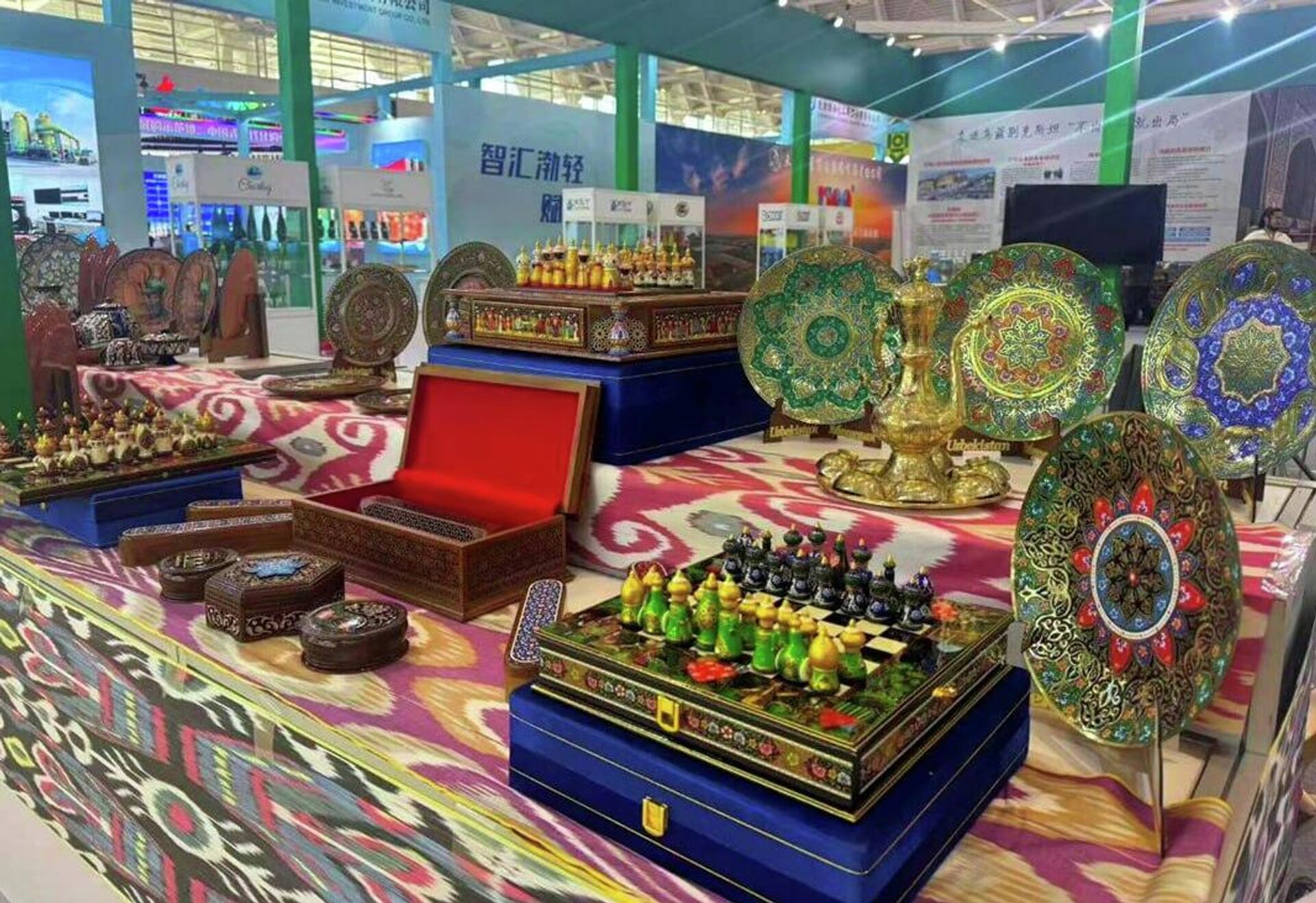 В Тяньцзине представлен торгово-экономический, культурный и инвестиционный потенциал Узбекистана. - Sputnik Узбекистан, 1920, 22.11.2025