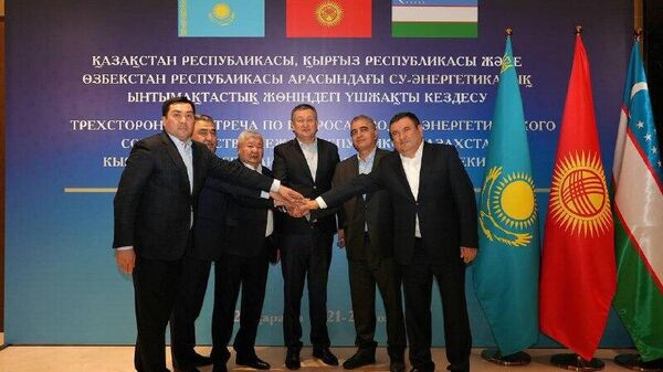 Узбекистан, Кыргызстан и Казахстан подписали обязательный протокол по вопросам водо- и энергоснабжения - Sputnik Узбекистан