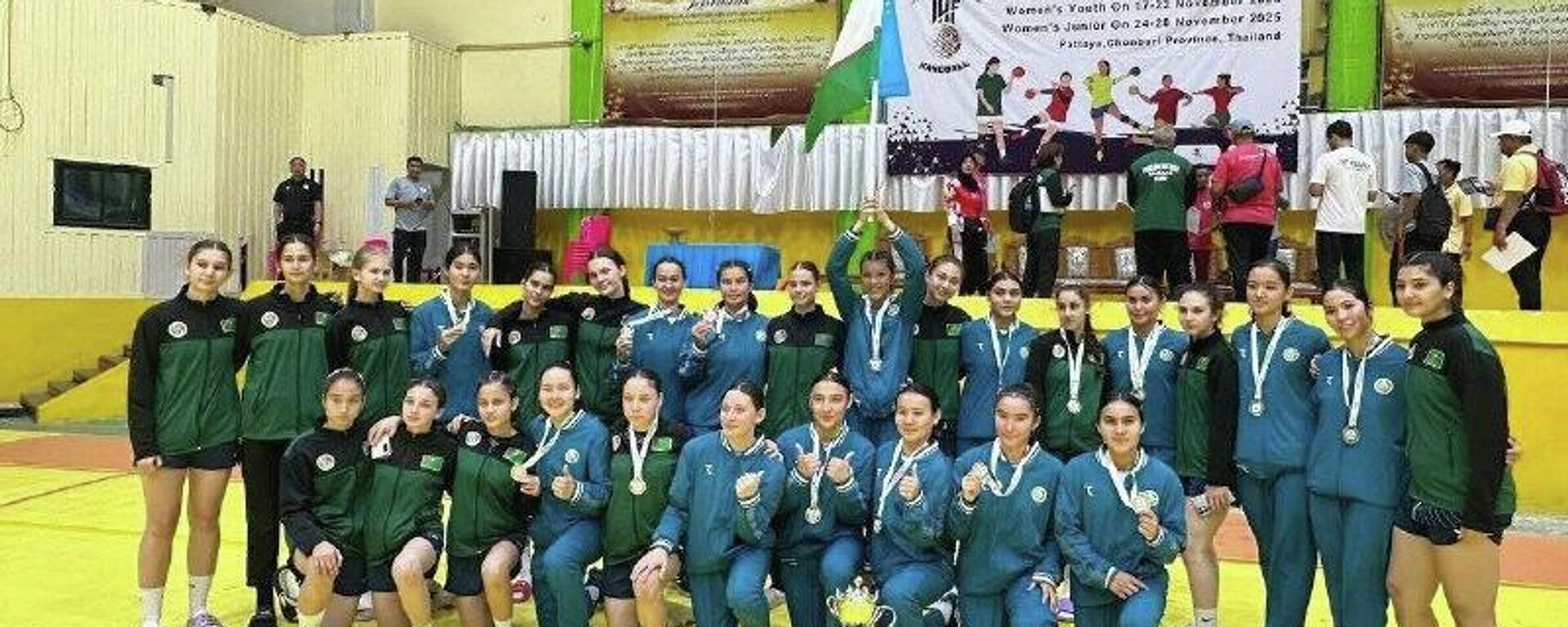 Юные гандболистки Узбекистана завоевали путевку на чемпионат мира - Sputnik Узбекистан, 1920, 23.11.2025