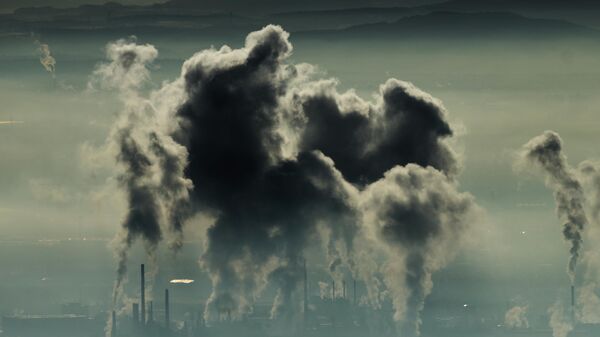Чёрный заводской дым - Sputnik Ўзбекистон