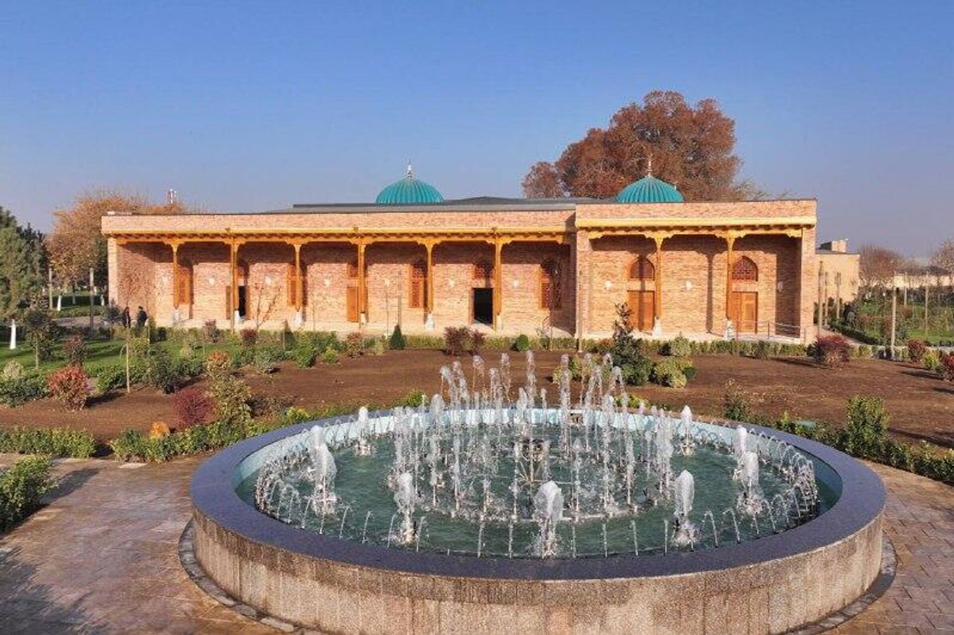 Мавзолей Махдума Азама после реконструкции сможет одновременно принимать 35 тыс Мавзолей Махдума Азама после реконструкции сможет одновременно принимать 35 тыс - Sputnik Узбекистан, 1920, 25.11.2025