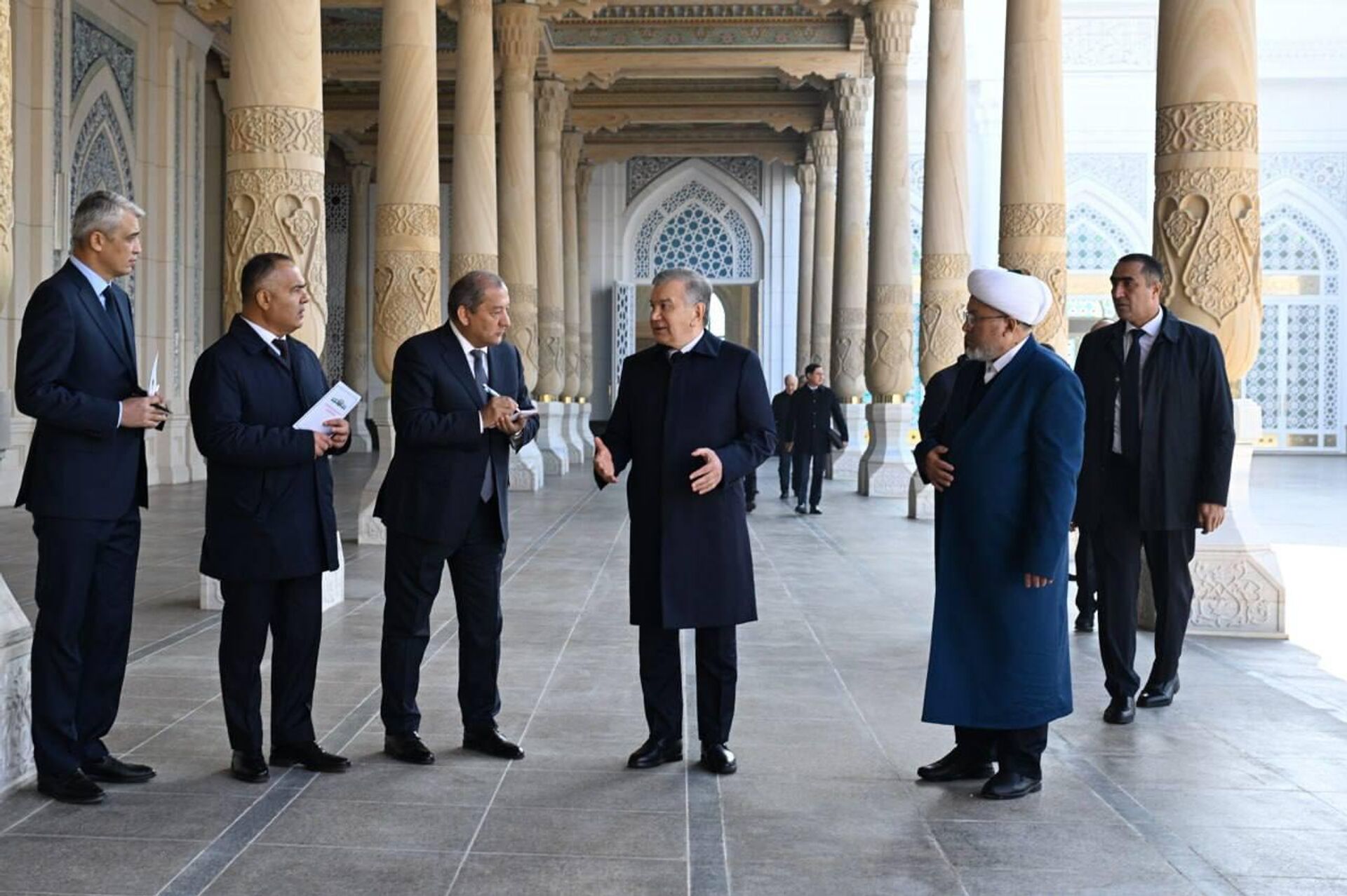 Шавкат Мирзиёев 25 ноября посетил Самаркандскую область Шавкат Мирзиёев 25 ноября посетил Самаркандскую область - Sputnik Узбекистан, 1920, 25.11.2025