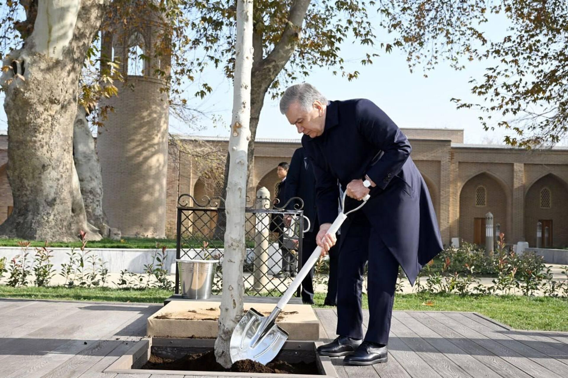 Шавкат Мирзиёев 25 ноября посетил Самаркандскую область Шавкат Мирзиёев 25 ноября посетил Самаркандскую область - Sputnik Узбекистан, 1920, 25.11.2025