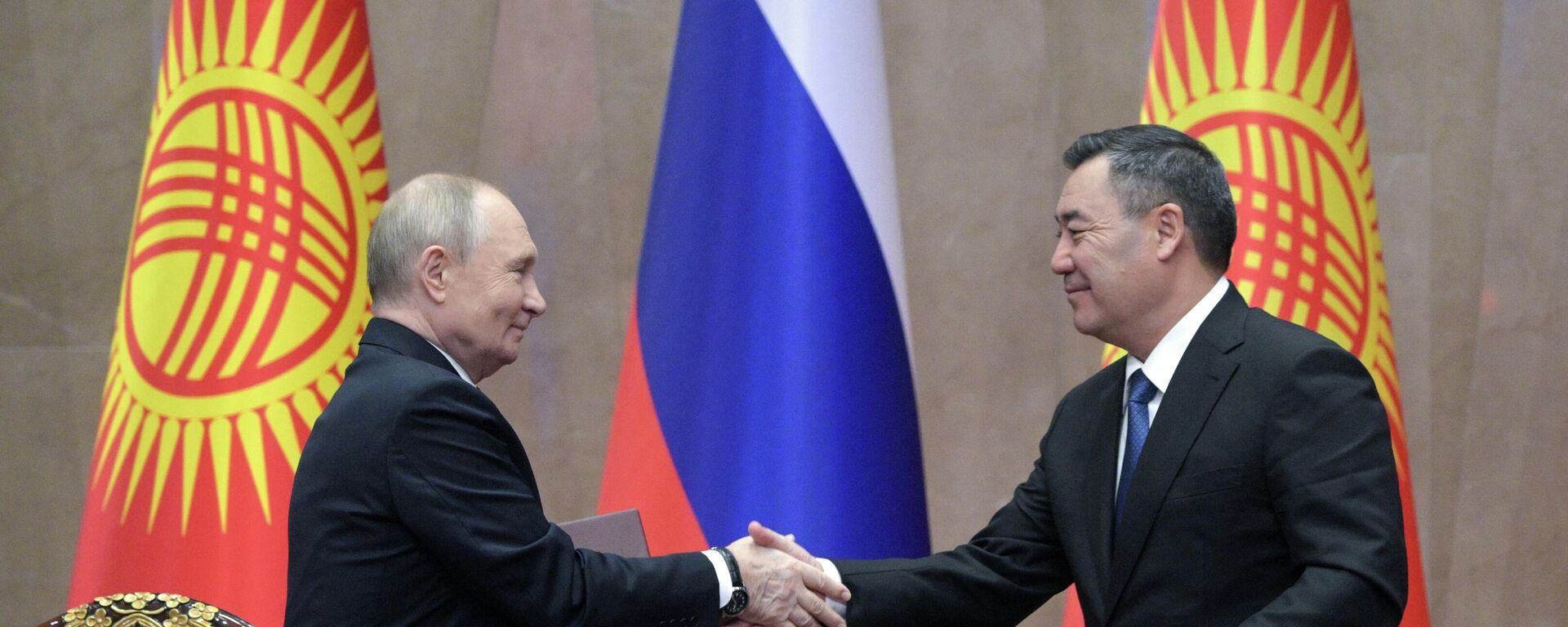 Государственный визит президента Владимира Путина в Киргизию. День второй - Sputnik Ўзбекистон, 1920, 26.11.2025