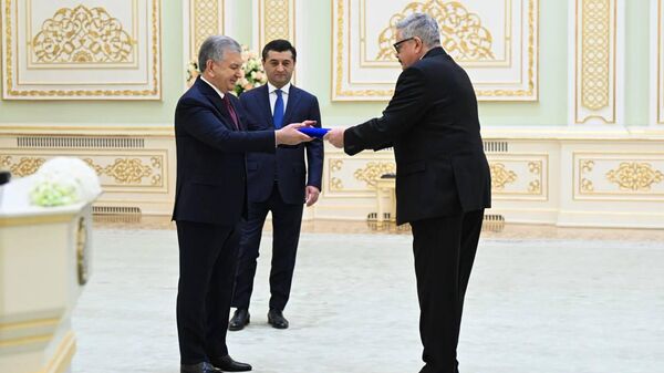 Посол РФ в Узбекистане Алексей Ерхов вручил верительные грамоты президенту Шавкату Мирзиёеву - Sputnik Ўзбекистон