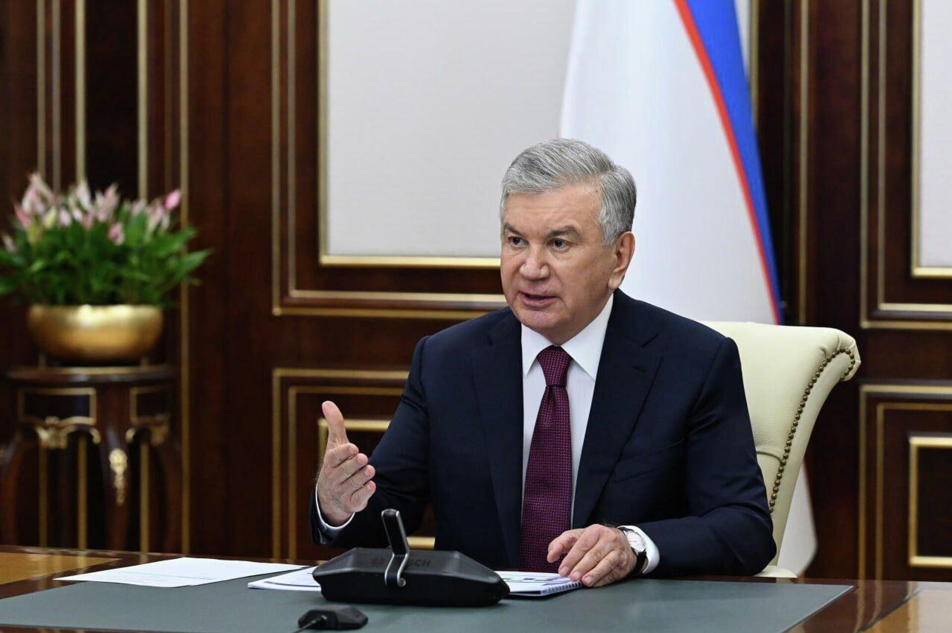 Шавкат Мирзиёев ознакомился с отчетом Национального комитета Республики Узбекистан по статистике. - Sputnik Узбекистан, 1920, 27.11.2025