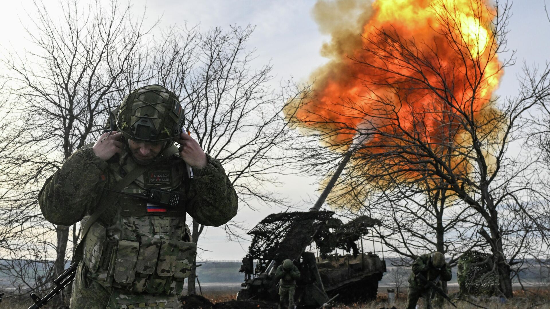 Боевая работа расчета САУ 2С7 Пион 45-й артбригады на Купянском направлении Боевая работа расчета САУ 2С7 Пион 45-й артбригады на Купянском направлении - Sputnik Ўзбекистон, 1920, 01.12.2025