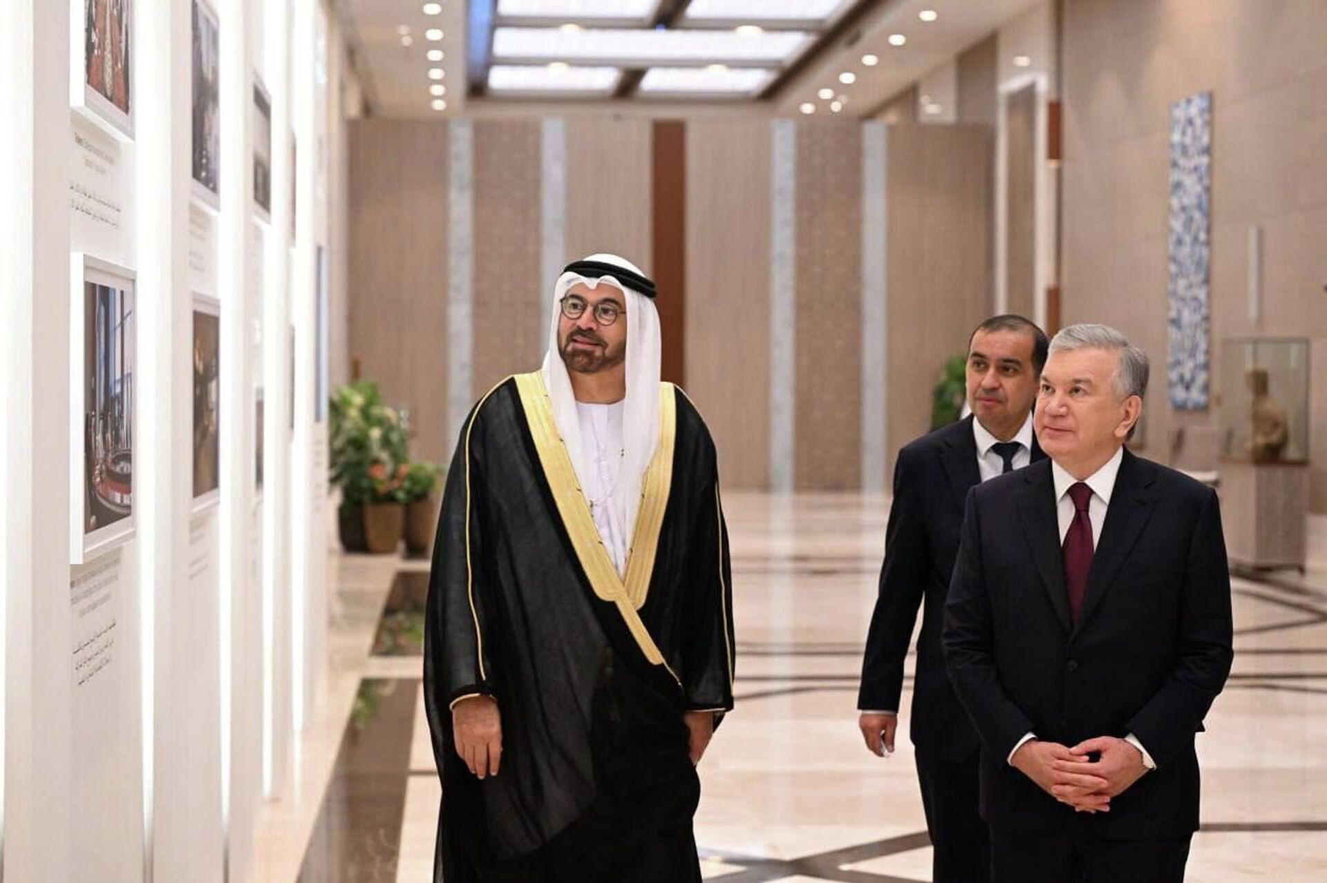 Шавкат Мирзиёев принял делегацию Объединенных Арабских Эмиратов - Sputnik Узбекистан, 1920, 28.11.2025