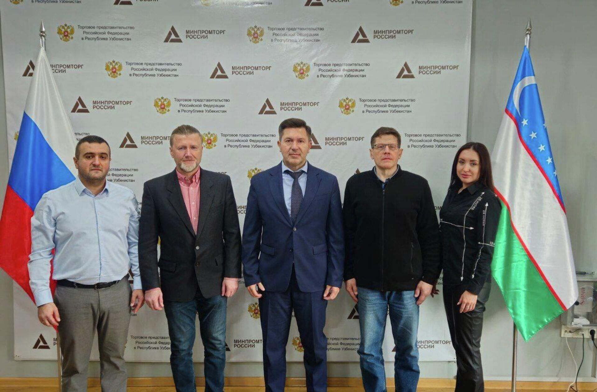 В Торговом представительстве РФ в Узбекистане состоялась рабочая встреча с делегацией Липецкой области.   - Sputnik Узбекистан, 1920, 29.11.2025