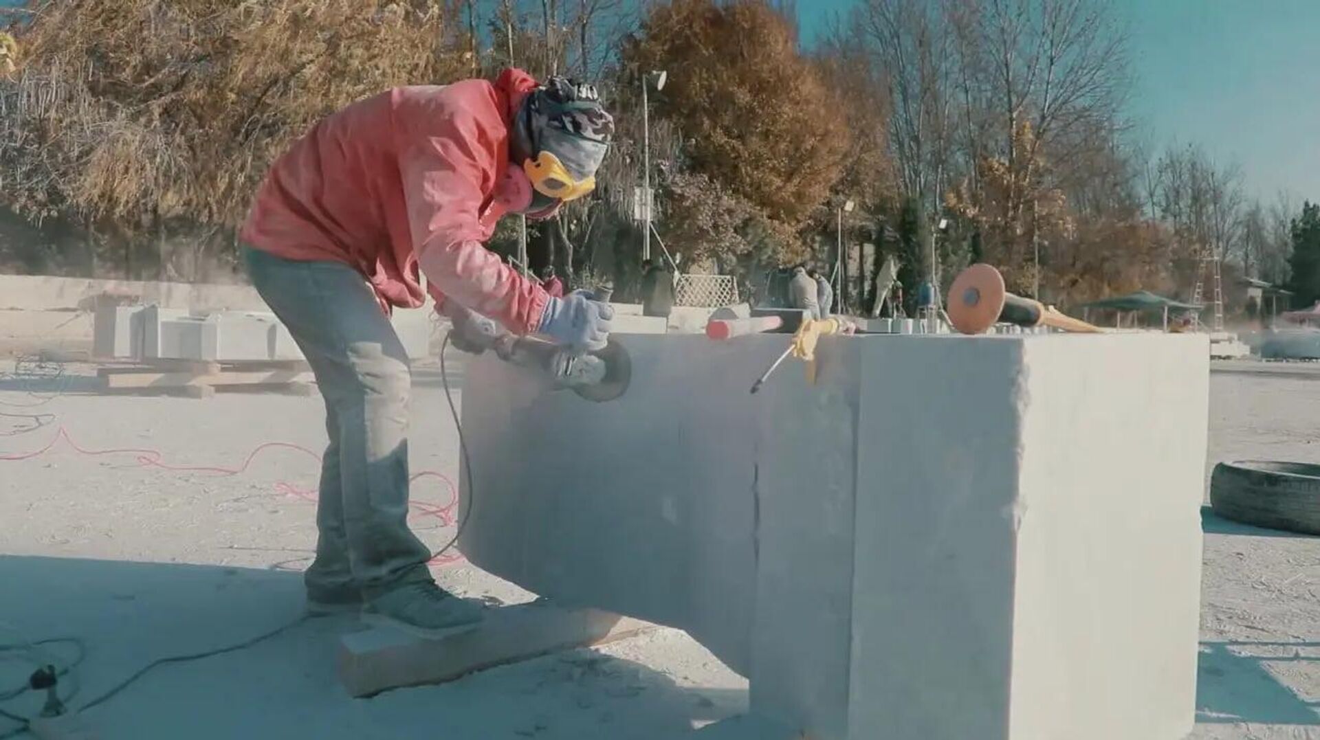В Самарканде проходит IV Международный скульптурный симпозиум Самарканд – 2025. - Sputnik Узбекистан, 1920, 29.11.2025