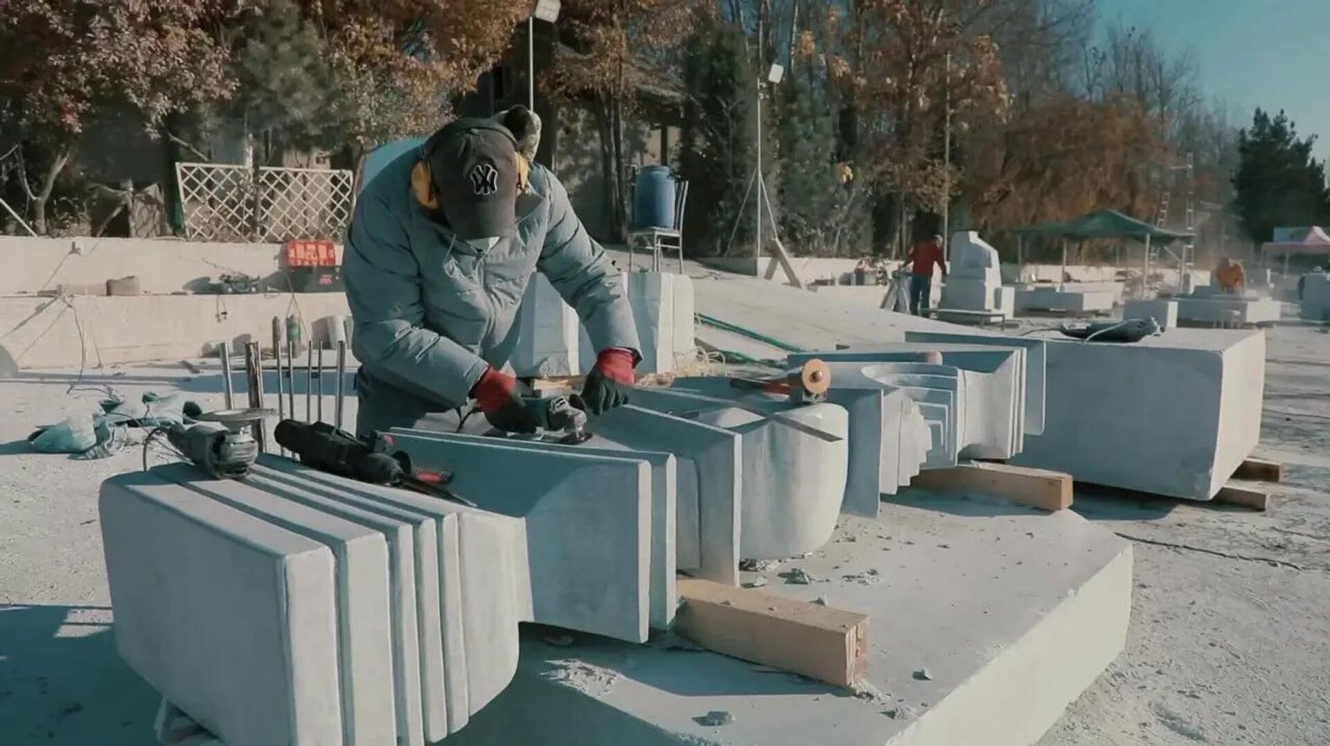 В Самарканде проходит IV Международный скульптурный симпозиум Самарканд – 2025. - Sputnik Узбекистан, 1920, 29.11.2025