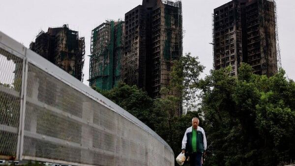 Количество погибших при пожаре в ЖК в Гонконге выросло до 146 - Sputnik Узбекистан