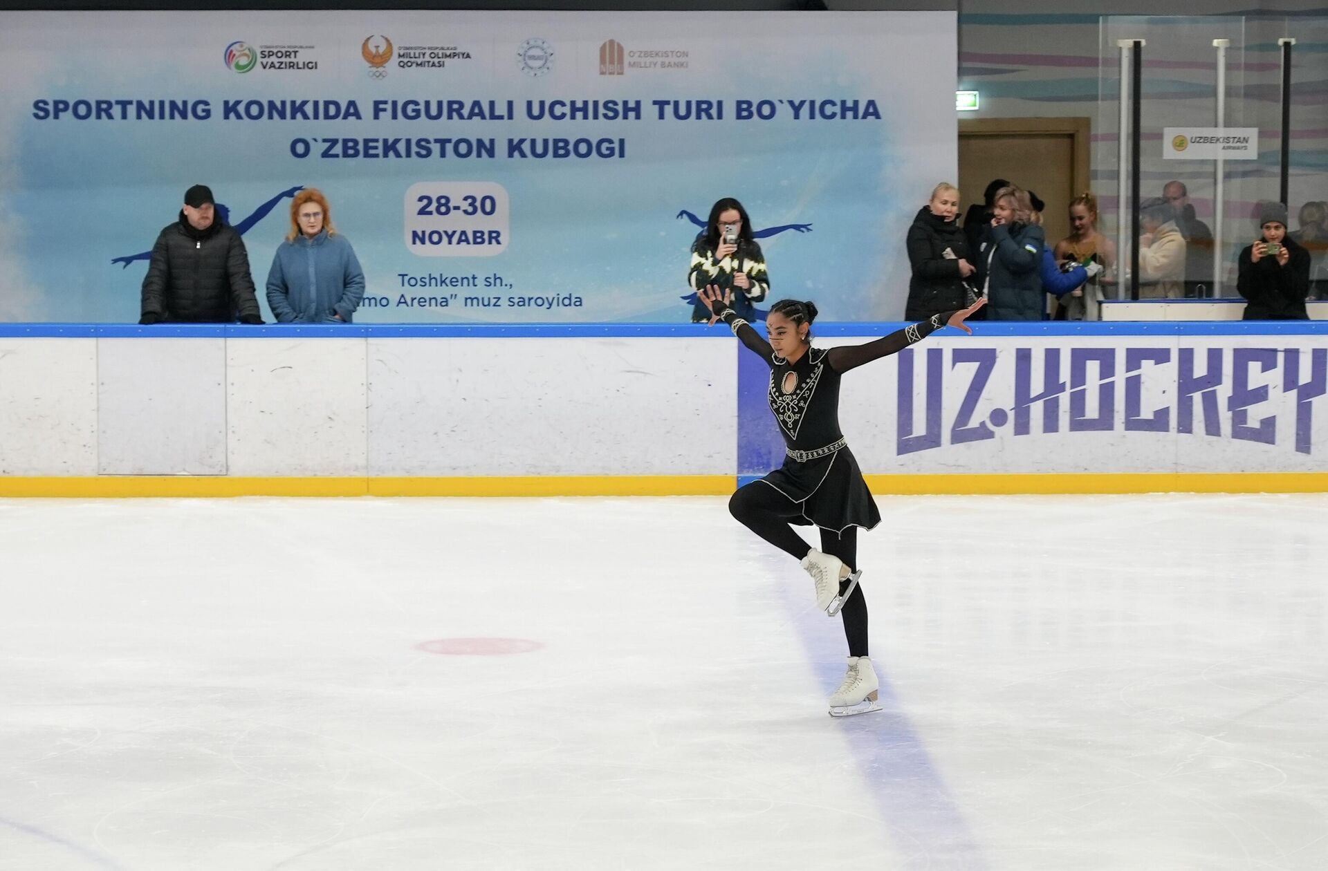 В Ташкенте состоялись межклубные соревнования по фигурному катанию в рамках Кубка Узбекистана и проекта Global Skating Academy  - Sputnik Узбекистан, 1920, 30.11.2025