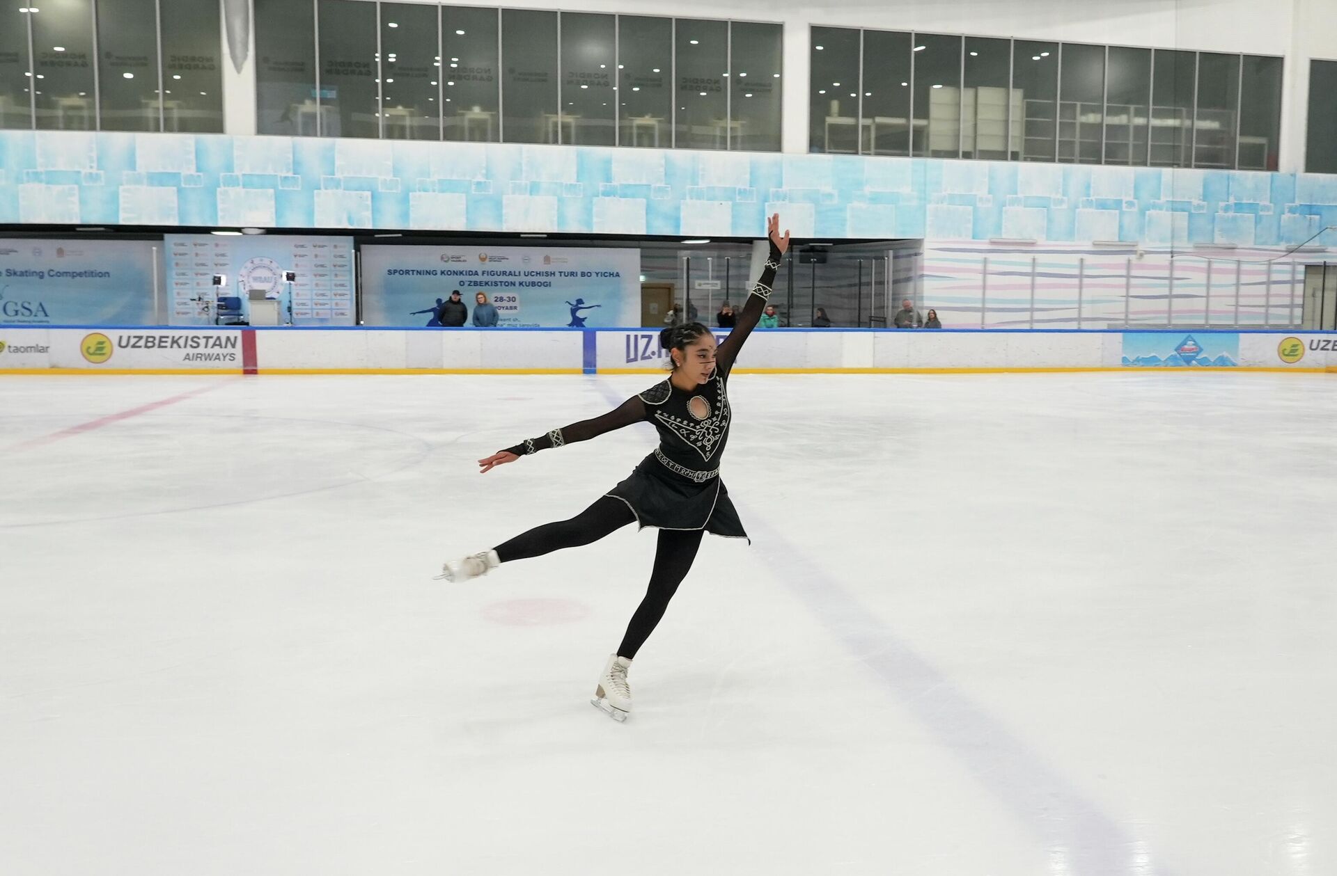 В Ташкенте состоялись межклубные соревнования по фигурному катанию - Sputnik Ўзбекистон, 1920, 30.11.2025