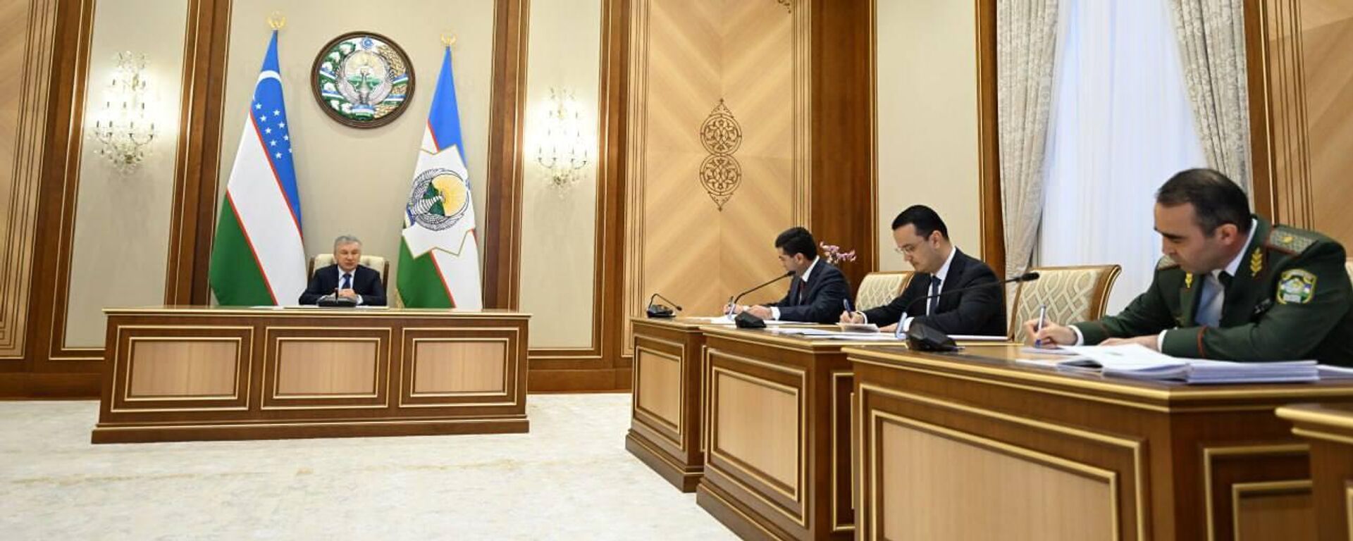 Президент ознакомился с презентацией по вопросам повышению экспортного потенциала Президент ознакомился с презентацией по вопросам повышению экспортного потенциала - Sputnik Ўзбекистон, 1920, 01.12.2025