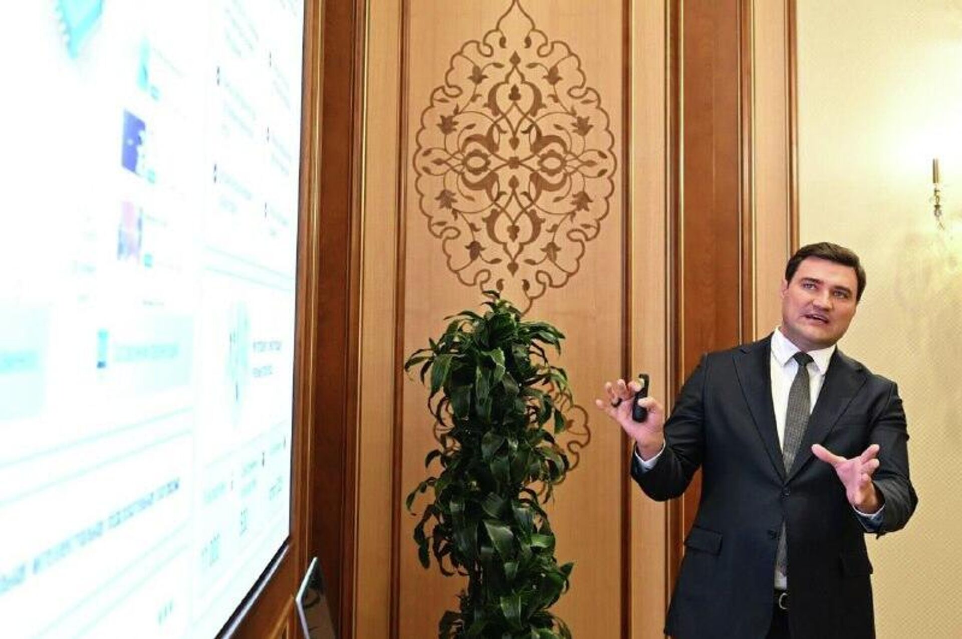 Президенту Узбекистана представили предложения по выявлению нарушений ПДД с помощью искусственного интеллекта - Sputnik Узбекистан, 1920, 02.12.2025