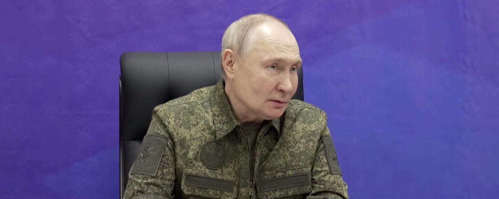 Президент Владимир Путин посетил один из пунктов управления Объединённой группировки войск - Sputnik Ўзбекистон, 1920, 02.12.2025