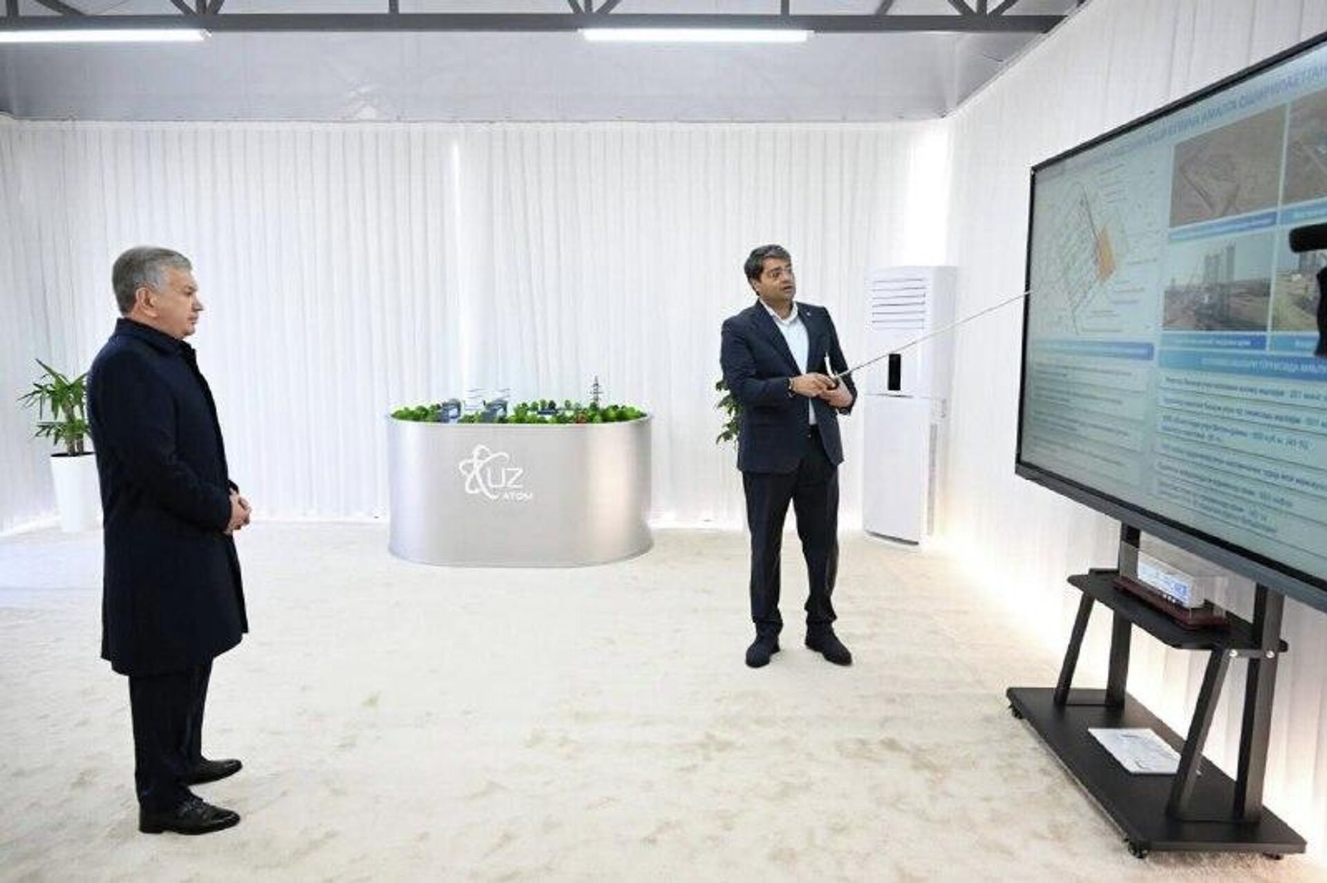 Шавкату Мирзиёеву в Джизаке рассказали о ходе реализации проектов атомной энергетики Шавкату Мирзиёеву в Джизаке рассказали о ходе реализации проектов атомной энергетики - Sputnik Узбекистан, 1920, 02.12.2025