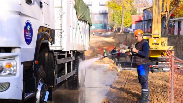 24 та объектга ғилдирак ювиш тизимлари/сув ювиш мосламалари ўрнатилди. 62 та объектда автомобил шиналари ювиш учун махсус ҳовузлар ўрнатилди. - Sputnik Ўзбекистон