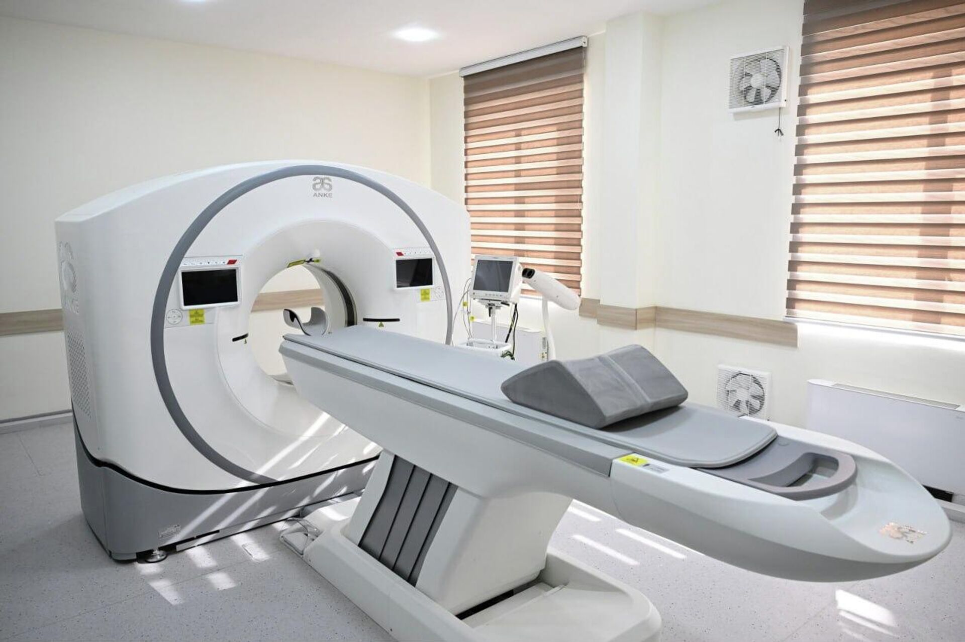 В Жиззахе начинает работу многопрофильный медицинский центр с современными возможностями
 - Sputnik Узбекистан, 1920, 02.12.2025