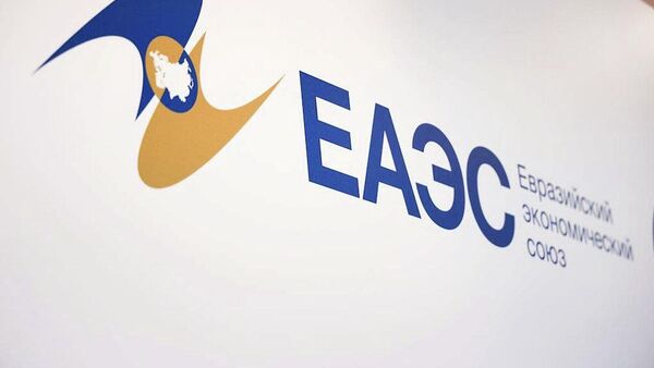 Состоялась встреча члена Коллегии по таможенному сотрудничеству ЕЭК и таможенного советника Посольства Китая в России - Sputnik Ўзбекистон