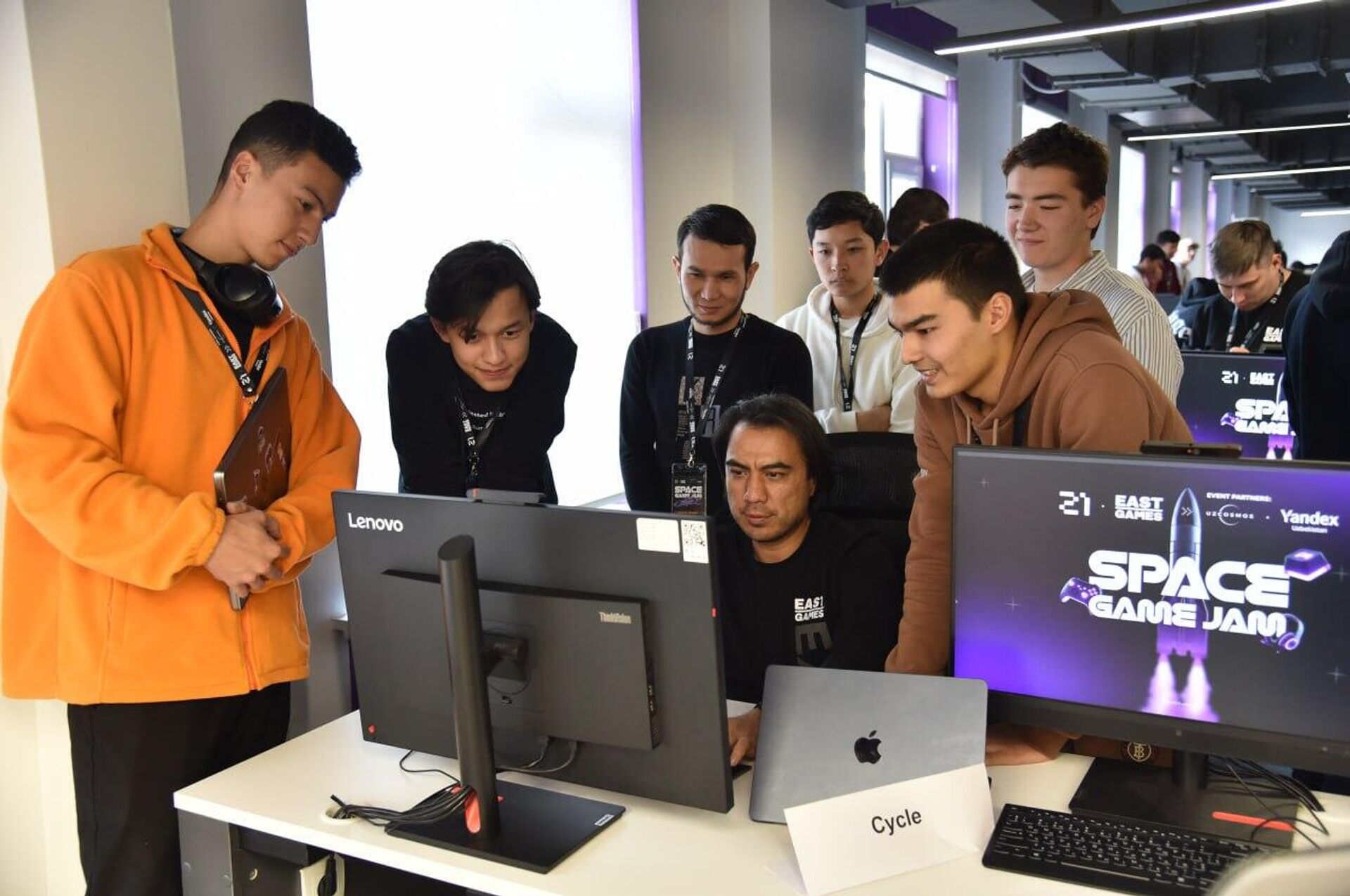 В Самарканде прошел конкурс Space GameJam - Sputnik Узбекистан, 1920, 02.12.2025