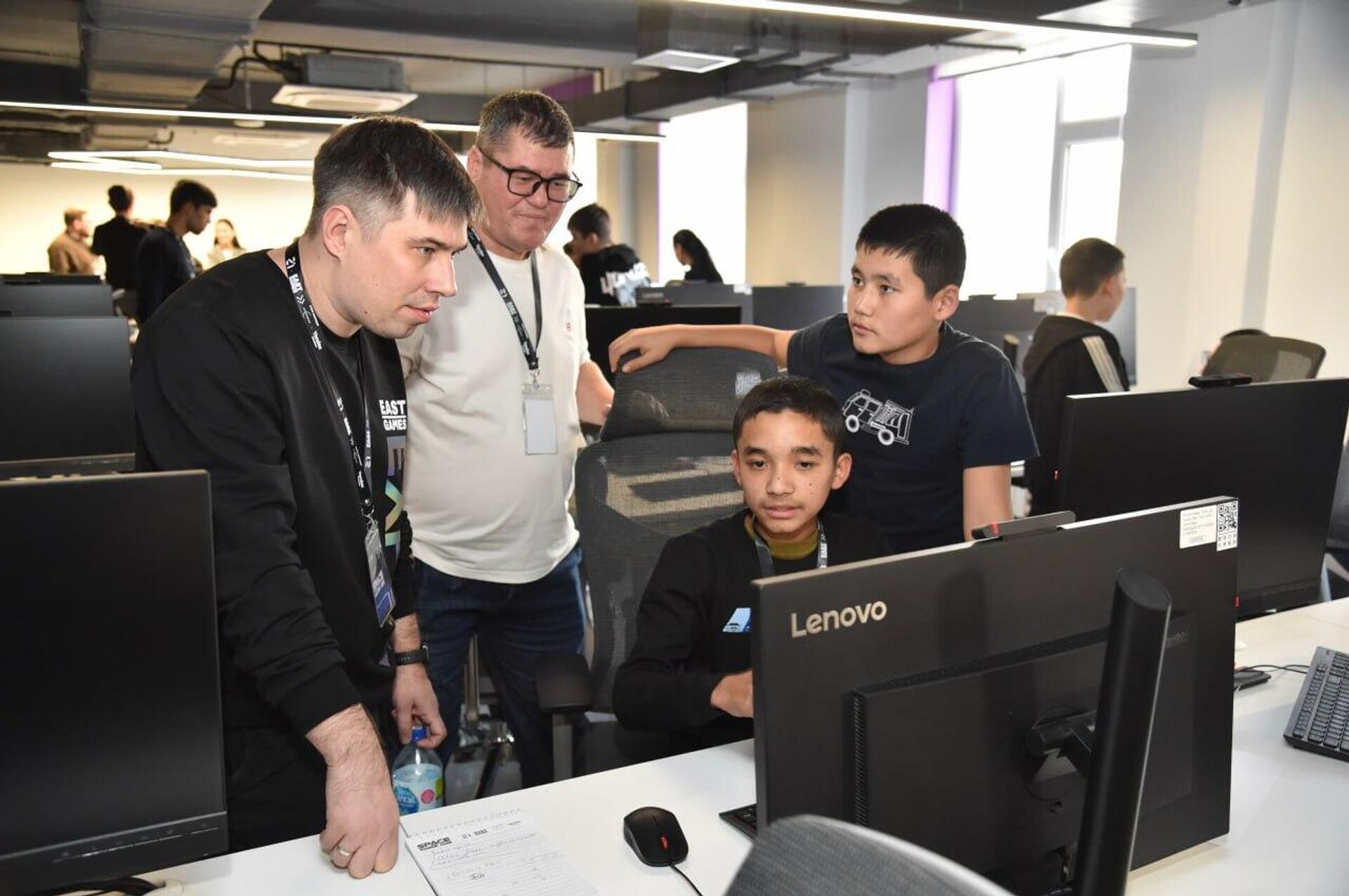 В Самарканде прошел конкурс Space GameJam - Sputnik Узбекистан, 1920, 02.12.2025