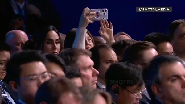 Путин: Российский банковский сектор сегодня работает уверенно, стабильно - Sputnik Узбекистан