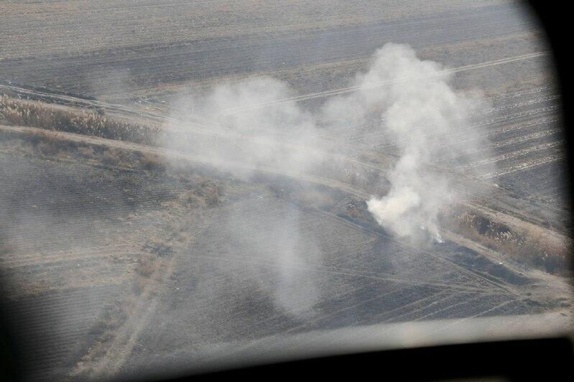В Ташобласти начали выявлять источники загрязнения воздуха с вертолета - Sputnik Узбекистан, 1920, 03.12.2025