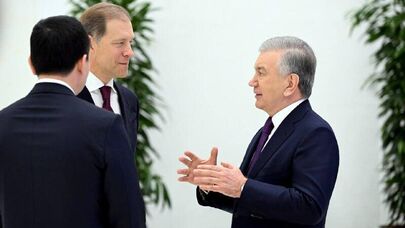Шавкат Мирзиёев принял российскую делегацию во главе с Денисом Мантуровым